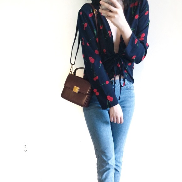 LAST ONE burgundy square shoulder crossbody bag - Picture 2 of 6